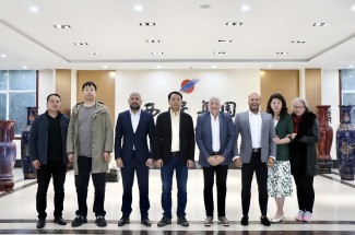 李偉鋒會見巴西、比利時礦商客人