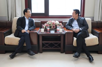 李偉鋒會見西峽縣委常委、常務(wù)副縣長曹闖一行