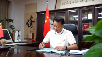 西保集團(tuán)董事長(zhǎng)、總經(jīng)理李偉鋒獲市“功勛企業(yè)家”稱(chēng)號(hào)
