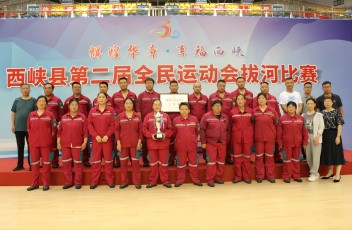 西保女子拔河隊(duì)捧回亞軍獎(jiǎng)杯，男子隊(duì)拼進(jìn)七強(qiáng)