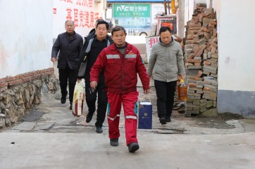 集團(tuán)公司工會(huì)走訪慰問(wèn)困難職工和退休員工